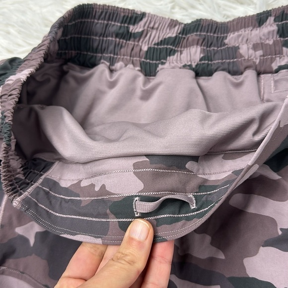 Lululemon Hotty Hot High-Rise Lined Short 2.5" Heritage 365 Camo Misty Mauve - Picture 2 of 5